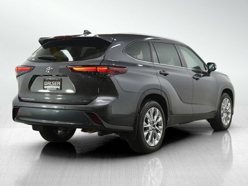 Used 2024 Toyota Highlander Limited AWD/4WD image 5