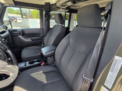 Used 2015 Jeep Wrangler Unlimited Sport w/ Quick Order Package 24S AWD/4WD image 30