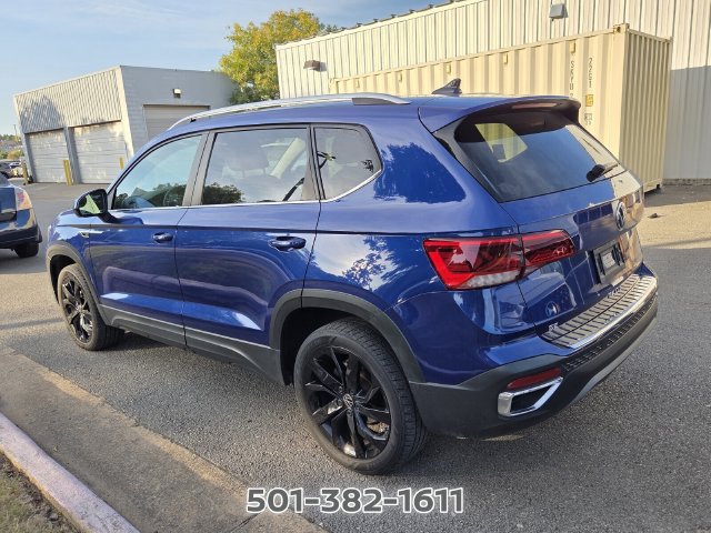 Used 2023 Volkswagen Taos SE w/ Panoramic Sunroof Package FWD image 3