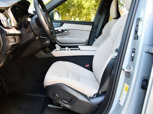 New 2026 Volvo XC90 B6 Plus w/ Protection Package Premier image 13