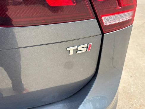 Used 2018 Volkswagen Tiguan SEL Premium w/ R-Line Package FWD image 24