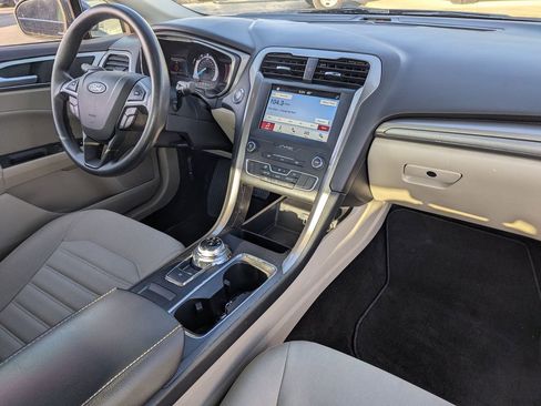 Used 2019 Ford Fusion SE image 32