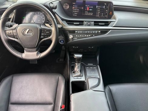 Used 2021 Lexus ES 300h w/ Premium Package image 15