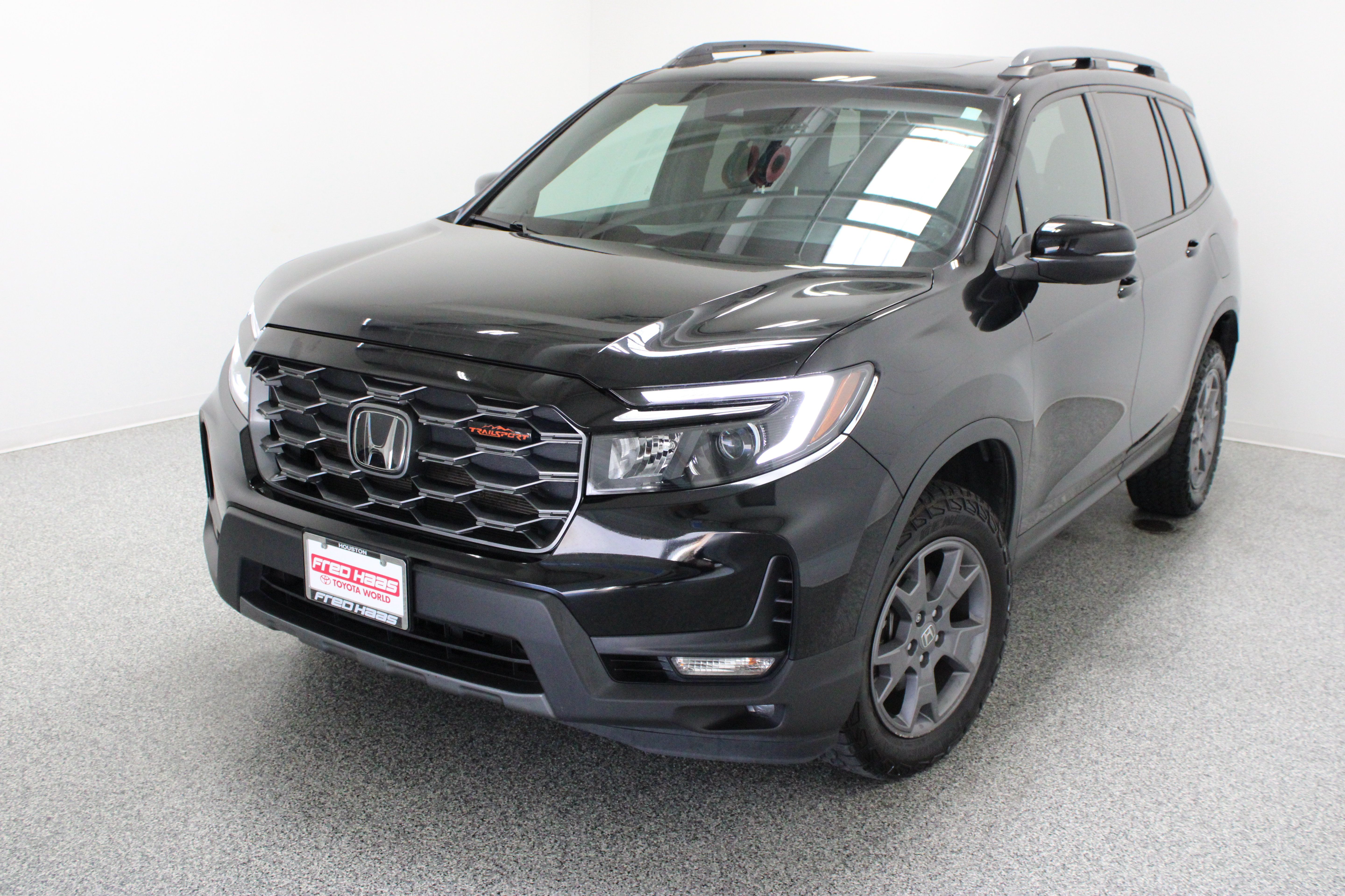 Used 2024 Honda Passport TrailSport image 2