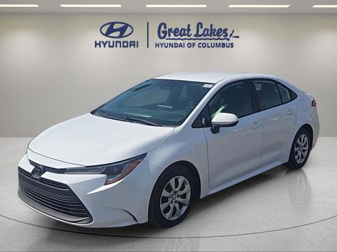 Used 2025 Toyota Corolla LE FWD image 1