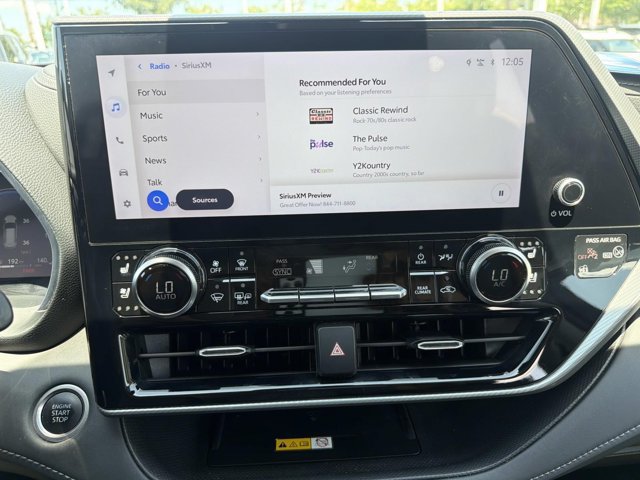 Used 2024 Toyota Highlander Platinum FWD image 29