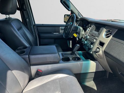 Used 2015 Ford Expedition XLT AWD/4WD image 16
