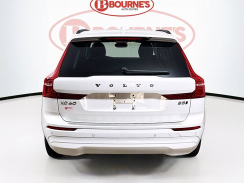 Used 2023 Volvo XC60 B5 Core image 10