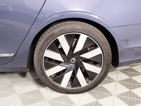 Used 2024 Volvo S90 T8 Ultimate w/ Lounge Package image 19