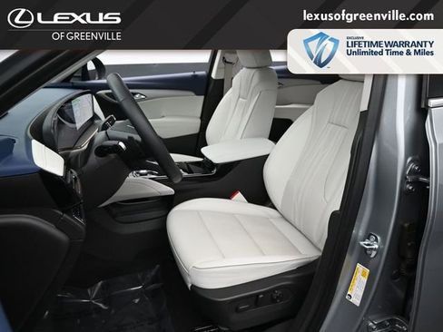 Used 2024 Buick Envision Avenir image 24