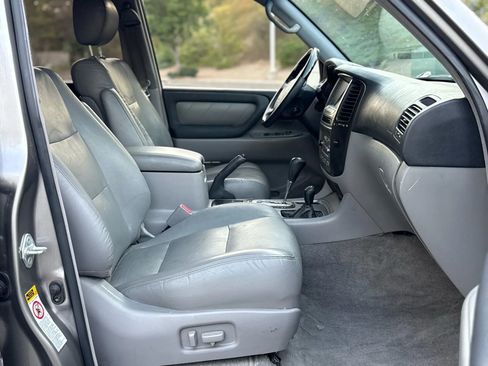 Used 2003 Toyota Land Cruiser image 29