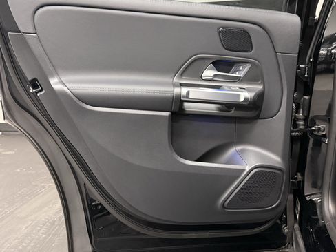 Used 2024 Mercedes-Benz EQB 300 4MATIC image 36