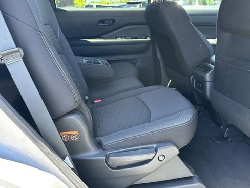 Certified 2025 Nissan Pathfinder SV FWD image 17