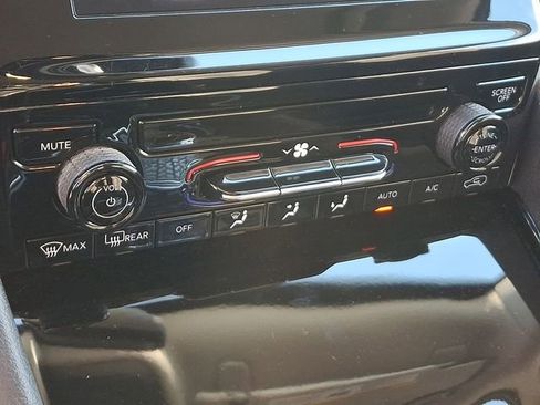 Used 2023 Jeep Grand Cherokee Laredo image 19