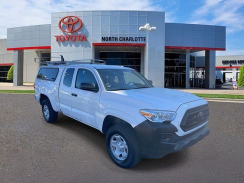 Used 2022 Toyota Tacoma SR image 1