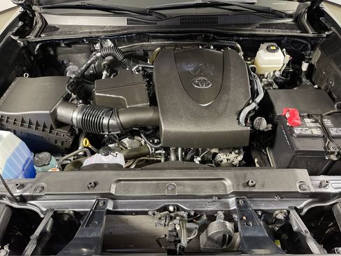 Used 2023 Toyota Tacoma TRD Off-Road AWD/4WD image 9
