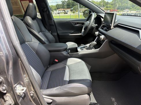 Used 2022 Toyota RAV4 XSE AWD/4WD image 33
