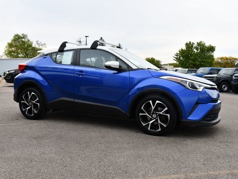 Used 2019 Toyota C-HR XLE FWD image 8