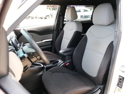 Used 2018 Kia Soul FWD image 9