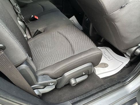 Used 2017 Dodge Journey SE w/ Flexible Seating Group FWD image 11
