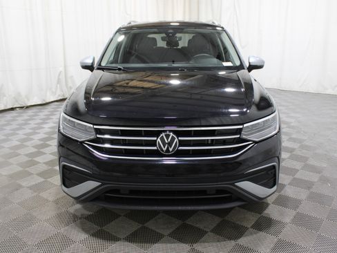 Used 2024 Volkswagen Tiguan SE image 39