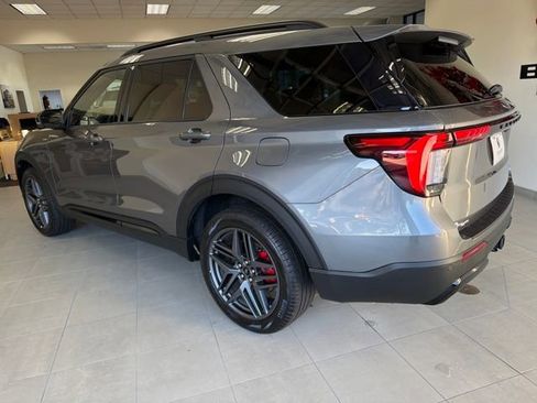 Used 2025 Ford Explorer ST-Line w/ ST-Line Street Pack image 5