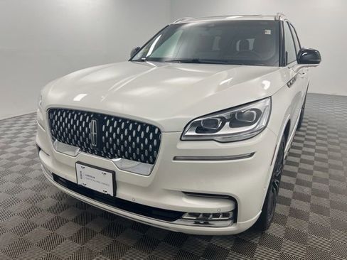 Certified 2023 Lincoln Aviator Black Label w/ Class IV Trailer Tow Package image 2