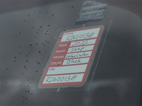Certified 2022 Jeep Gladiator Willys image 36