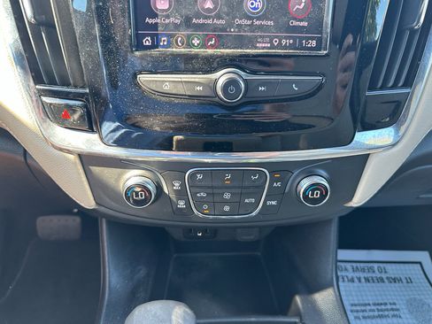 Used 2022 Chevrolet Traverse LS image 16