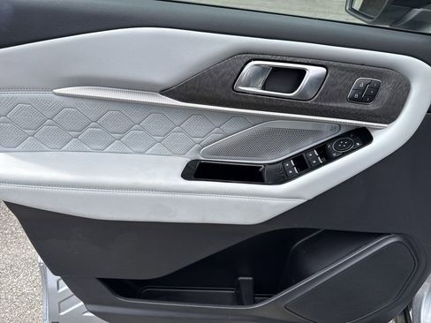 Used 2025 Ford Explorer Platinum w/ Ultimate Package image 11