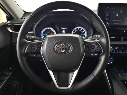 Used 2022 Toyota Venza LE AWD/4WD image 19