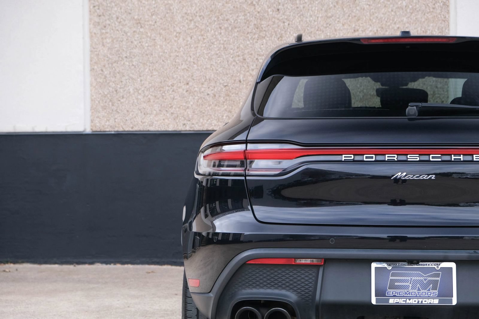 Used 2022 Porsche Macan w/ Premium Package Plus AWD/4WD image 17