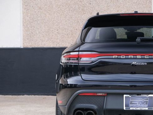 Used 2022 Porsche Macan w/ Premium Package Plus AWD/4WD image 17
