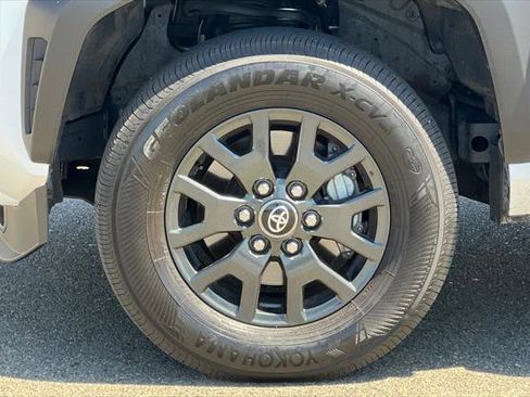 Certified 2025 Toyota 4Runner SR5 AWD/4WD image 31