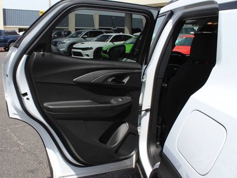 Used 2025 Chevrolet TrailBlazer LT FWD image 15
