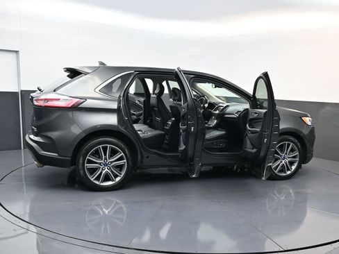 Used 2019 Ford Edge Titanium image 33