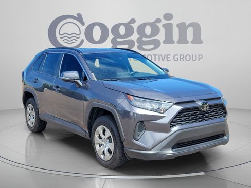 Used 2019 Toyota RAV4 LE FWD image 7