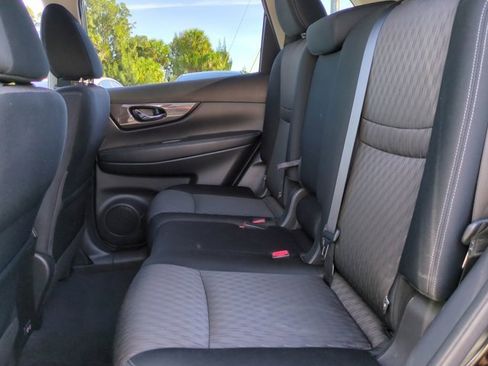 Used 2019 Nissan Rogue SV image 14