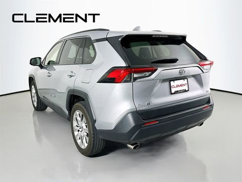 Used 2020 Toyota RAV4 XLE Premium FWD image 10