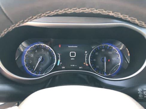 Certified 2024 Chrysler Pacifica Touring-L FWD image 27