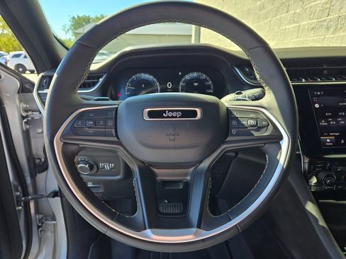 Used 2023 Jeep Grand Cherokee Altitude AWD/4WD image 17