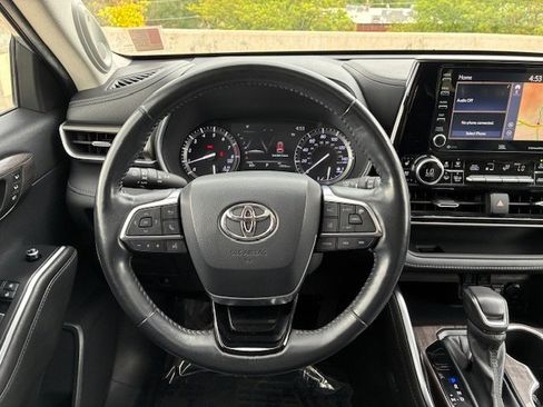 Used 2021 Toyota Highlander Limited image 13