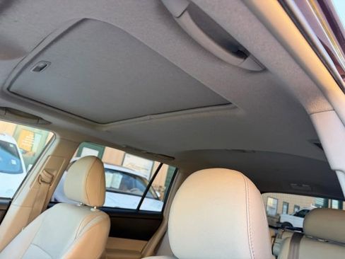 Used 2011 Toyota Highlander SE image 23