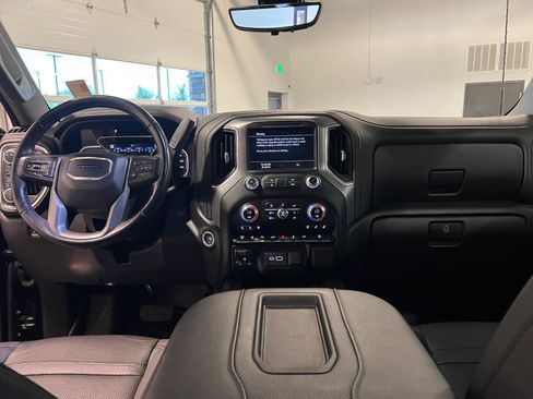 Used 2020 GMC Sierra 2500 Denali w/ Denali Ultimate Package AWD/4WD image 31