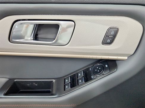 New 2026 Ford Explorer Active image 30