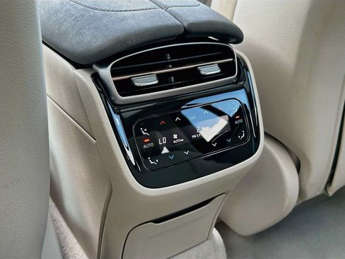 Used 2023 Mercedes-Benz EQS 580 4MATIC SUV w/ Pinnacle Trim Package image 28