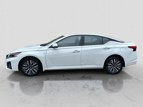 Certified 2023 Nissan Altima 2.5 SV AWD/4WD image 2