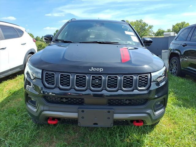 Used 2024 Jeep Compass Trailhawk w/ Trailhawk Elite Group AWD/4WD image 11
