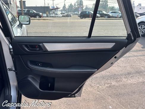 Used 2017 Subaru Outback 2.5i AWD/4WD image 21