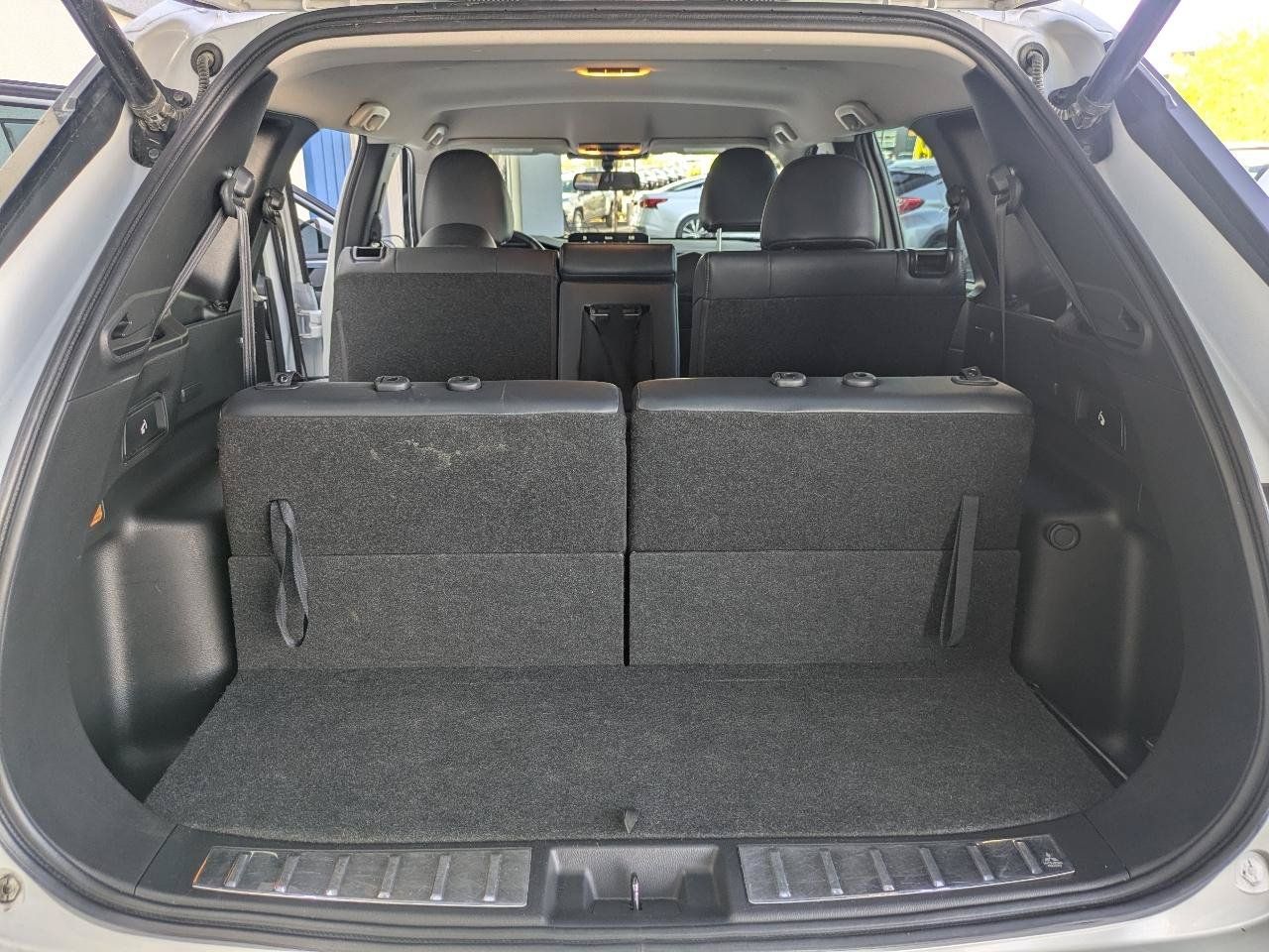 Used 2023 Mitsubishi Outlander SE FWD image 16